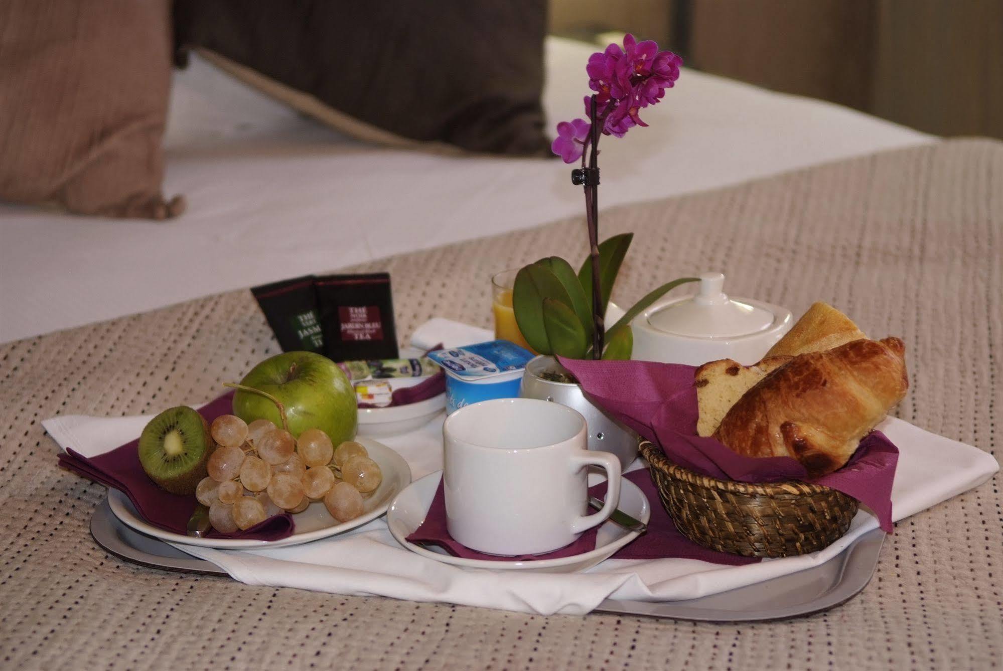 Hotel Gratte-Ciel Ariana Вильорбан Екстериор снимка