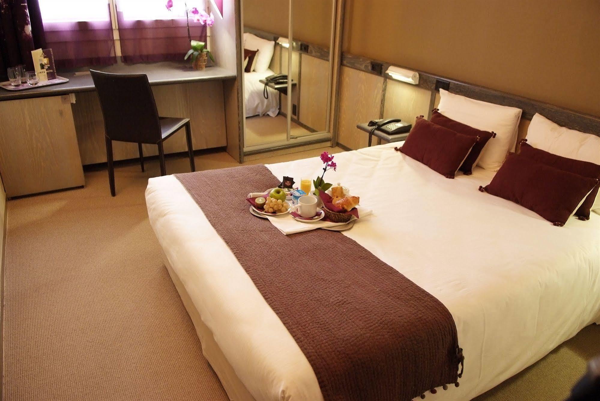 Hotel Gratte-Ciel Ariana Вильорбан Екстериор снимка