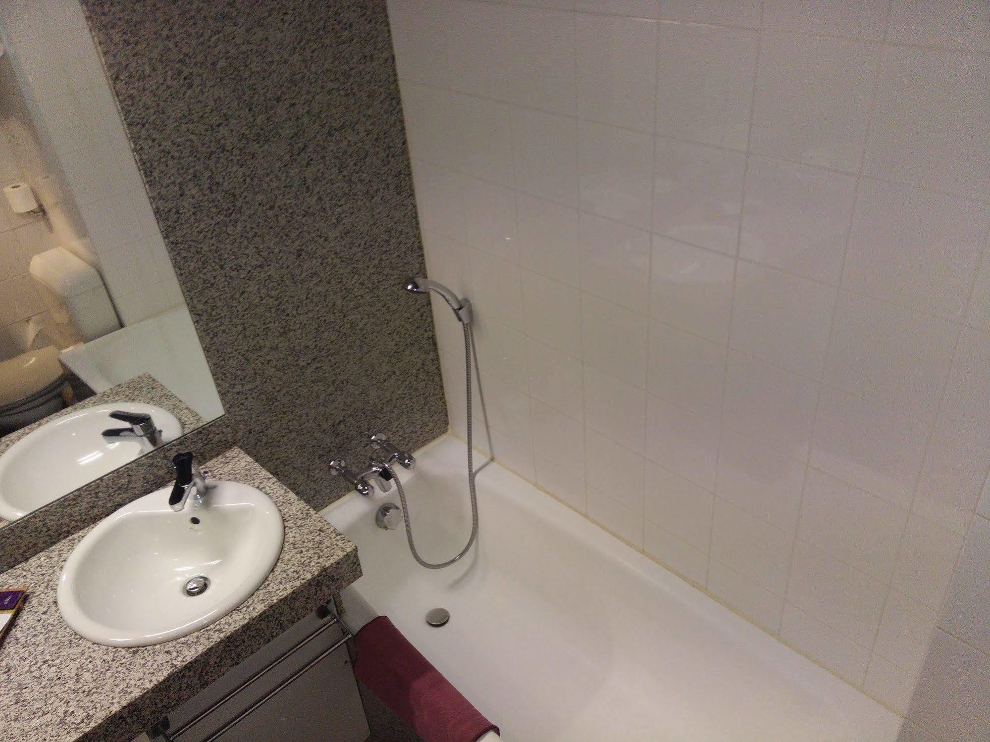 Hotel Gratte-Ciel Ariana Вильорбан Екстериор снимка