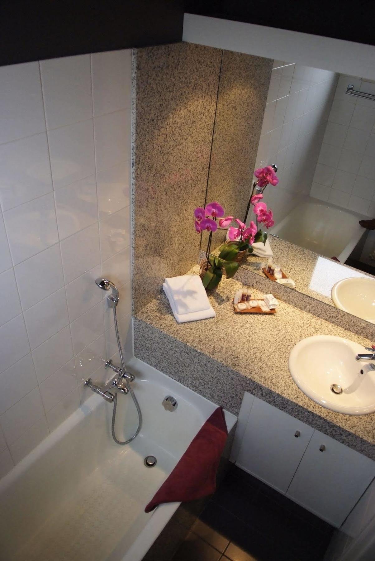 Hotel Gratte-Ciel Ariana Вильорбан Екстериор снимка