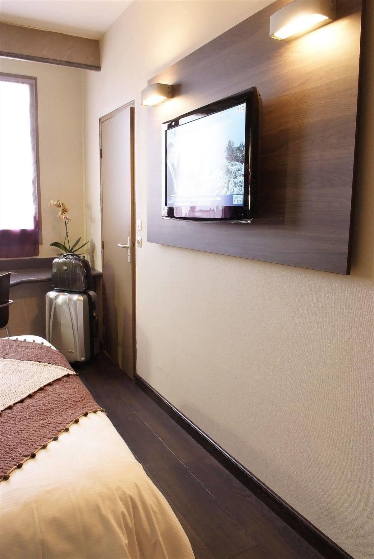 Hotel Gratte-Ciel Ariana Вильорбан Екстериор снимка