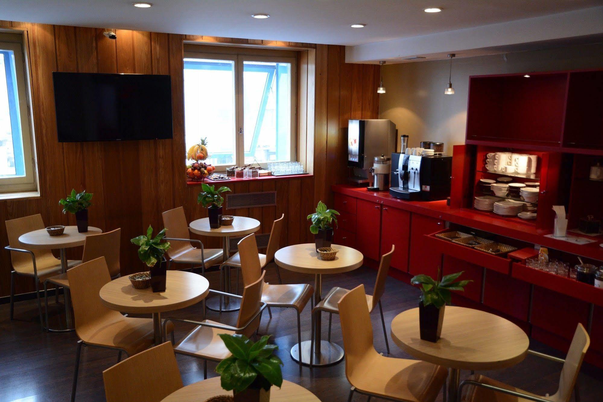 Hotel Gratte-Ciel Ariana Вильорбан Екстериор снимка