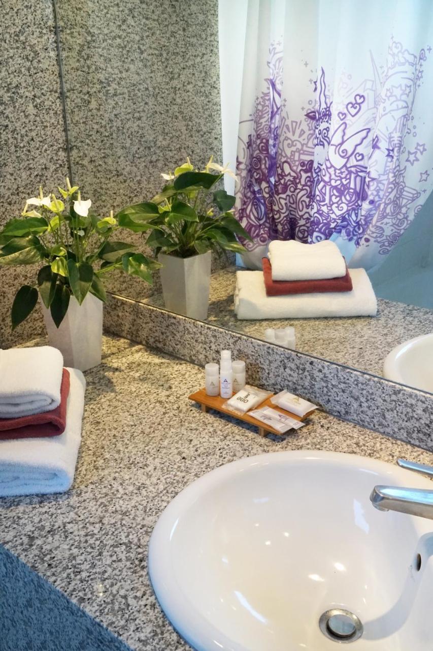 Hotel Gratte-Ciel Ariana Вильорбан Екстериор снимка